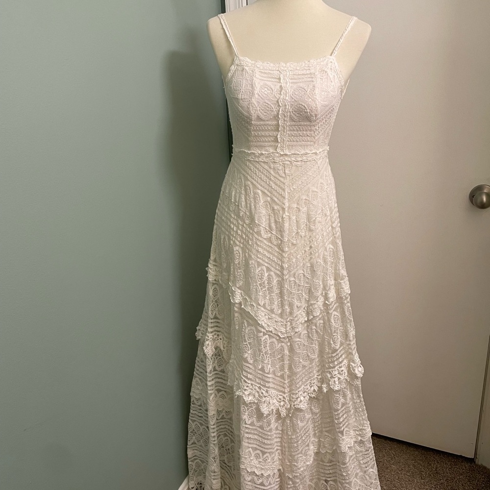 Elegant White Lace Maxi Dress